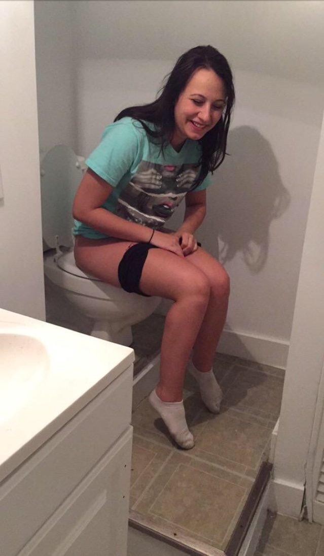 Girls On The Toilet Pictures On Twitter Peeing Toilet Toilet Girls