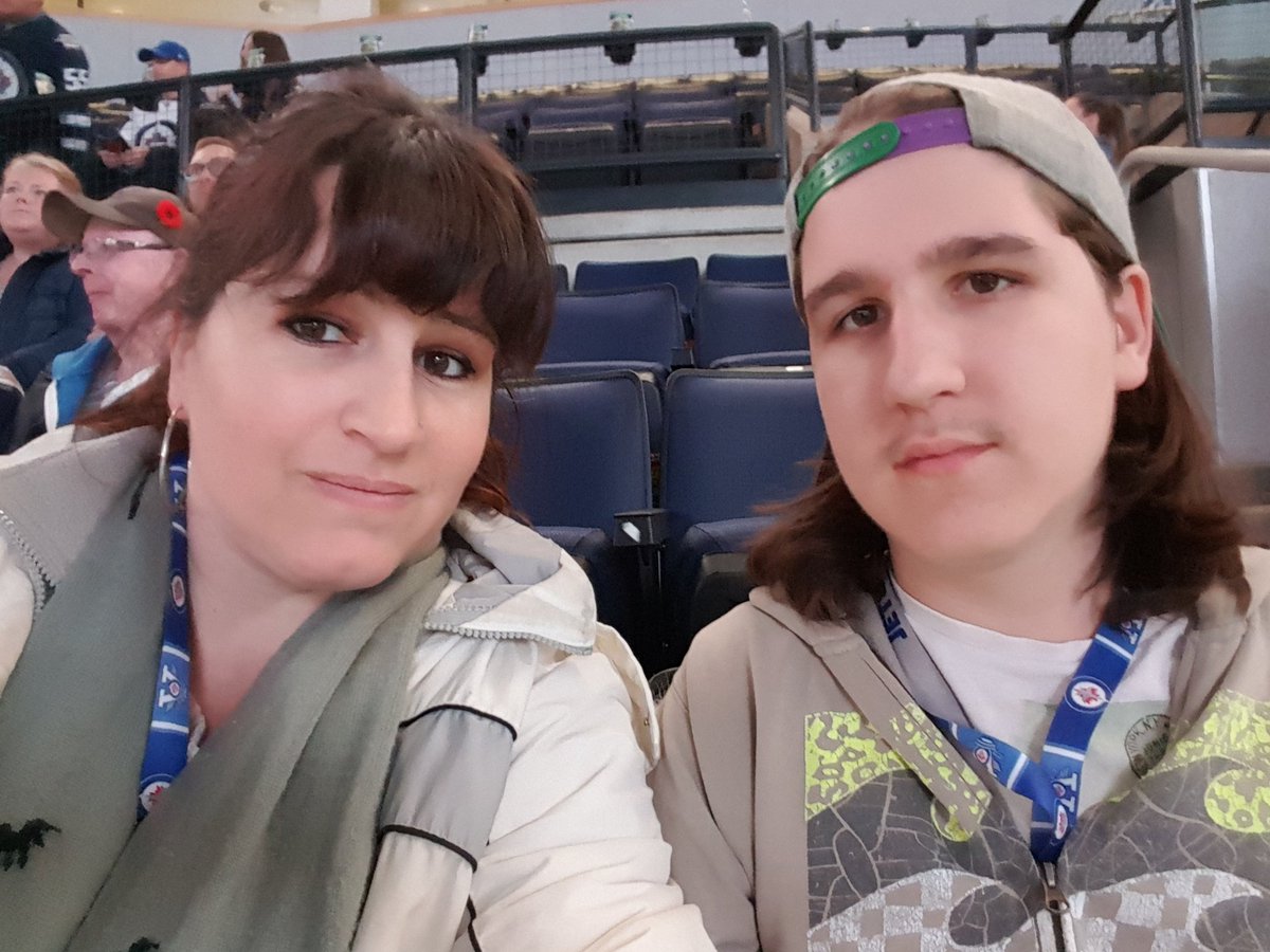 TanyaO2006's tweet photo. Date nite with my #babyboy! #gojetsgo https://t.co/Se5a9m4Lo0