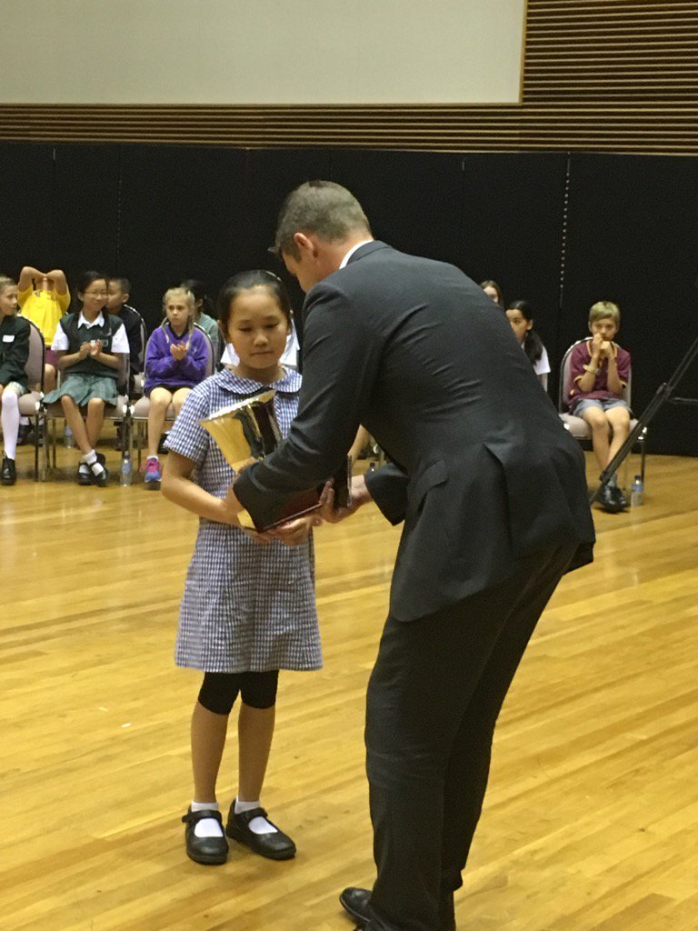 Juanita_Phillip's tweet image. Premier @mikebairdMP congratulates junior spelling champ Emma Bu, whose winning word was &quot;rudimentary&quot;