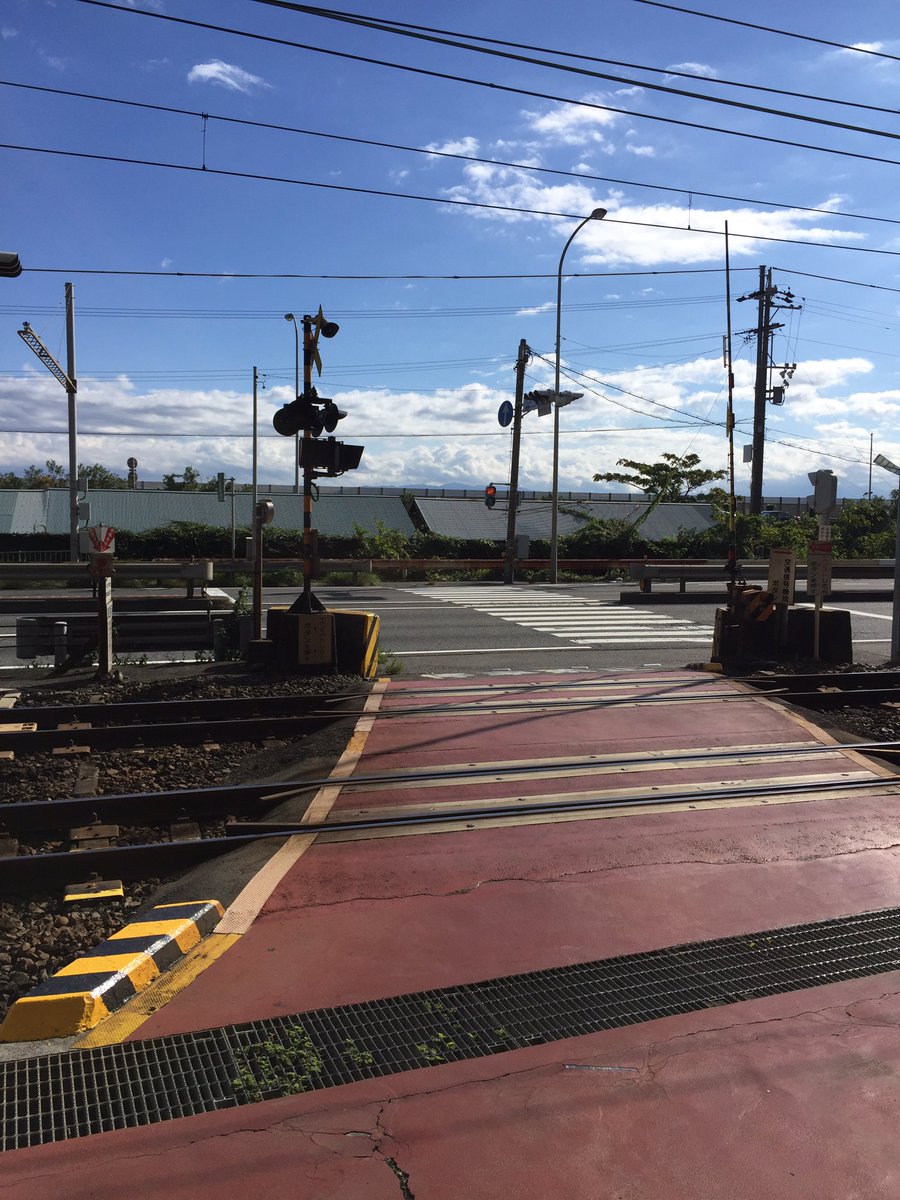 難易度が高い(ちなみに信号が青になるタイミングで電車が来るとやり直し)