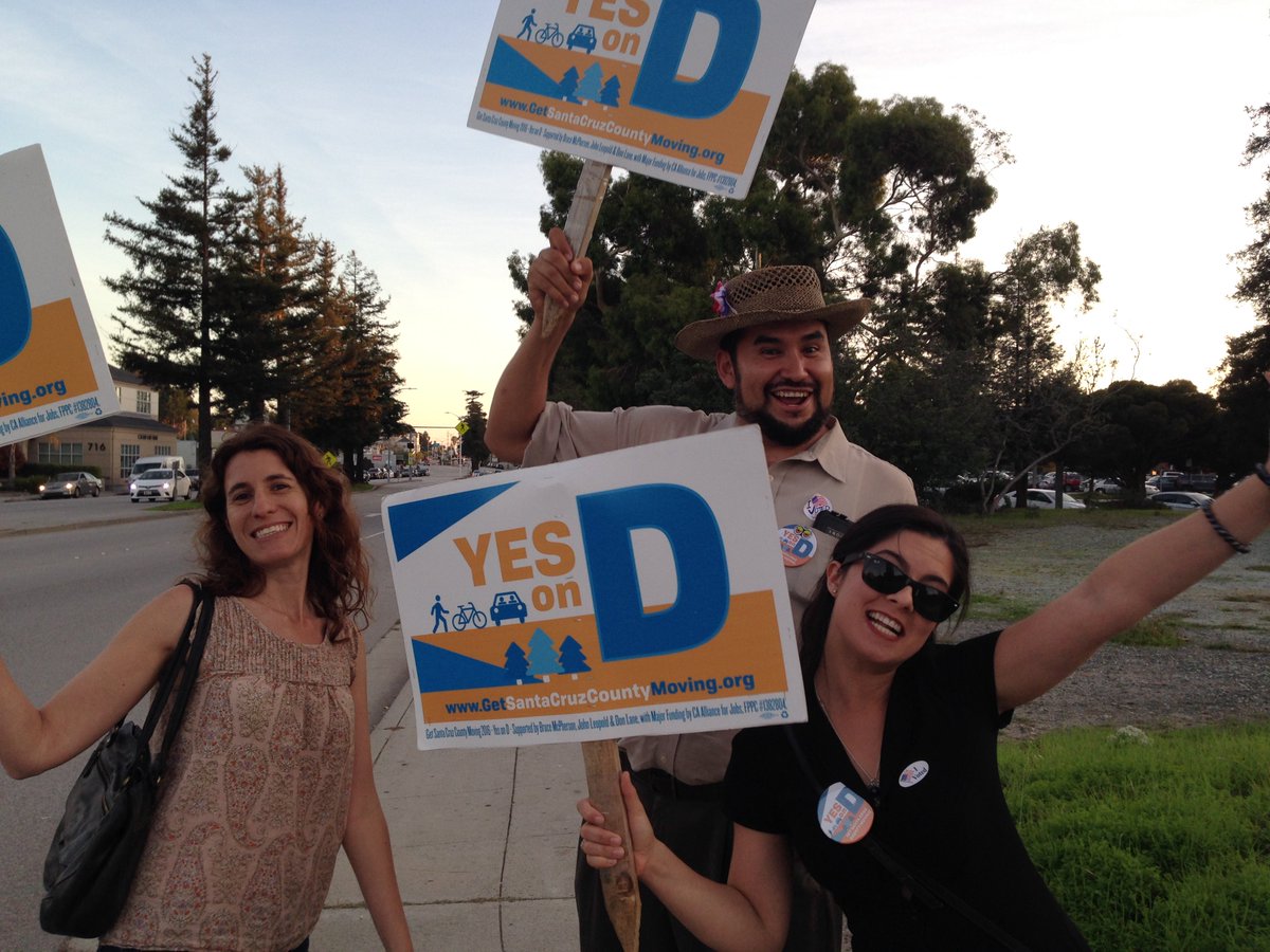 GetSCCMoving's tweet photo. Thank you to everyone who has waved, phone banked, &amp; supported us. #VoteYesonD #GetSCCMoving #electionday #ElectionNight #SantaCruzVotes https://t.co/tYwnanKi61