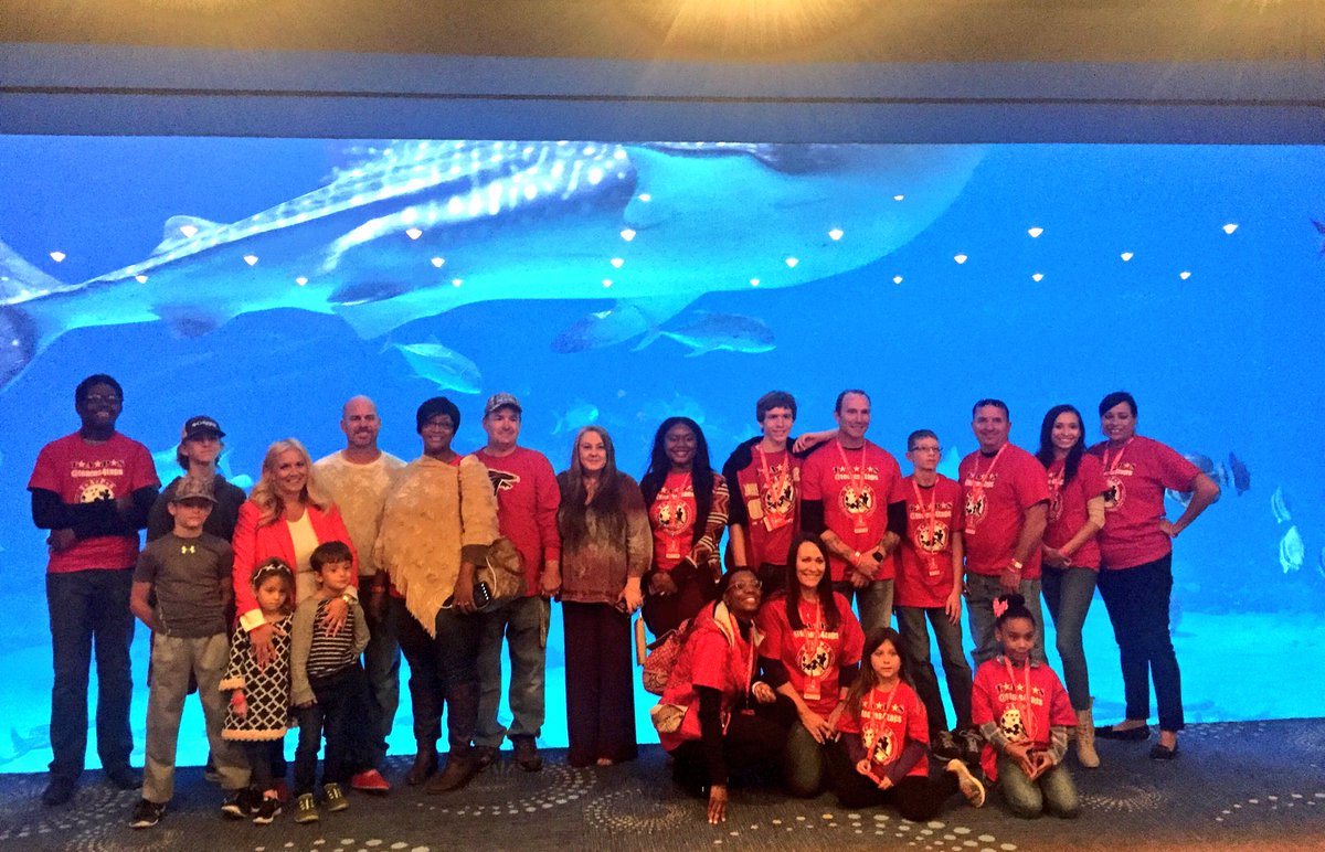 FalconsCR's tweet photo. .@Matt_Bryant3 treated @TAPSorg families to dinner & a behind the scenes tour of @GeorgiaAquarium tonight during @AtlantaFalcons #STSWeek πΊπΈ https://t.co/t5rnvnFTVR