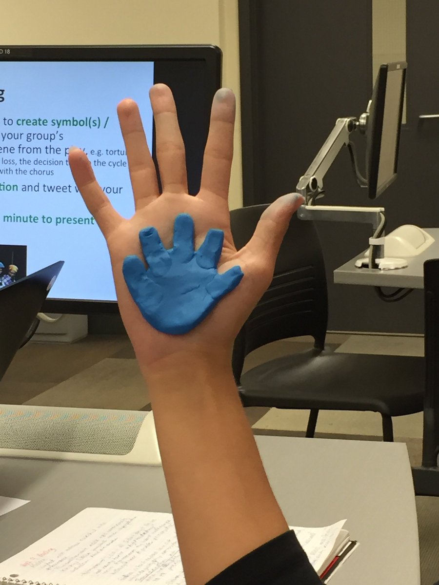 LLCU322aglance's tweet photo. Human hand vs. Trump hand #ElectionNight #MeanwhileInCanada #LLCU322 @llcu322mbayley https://t.co/KpueUsPF8B