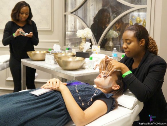 thePositiveMOM's tweet image. The Dove® Hospitality Suite at #Blogalicious8 sumo.ly/rq61 Pampering with the Dry Oil Beauty Bar #ByeToDry