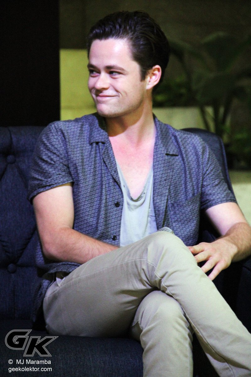 dailyharrisonbr's tweet image. [HQ] @GilbertsonReal dia 06 de Novembro no evento da National Book Store promovendo Fallen nas Filipinas. Via geekolektor