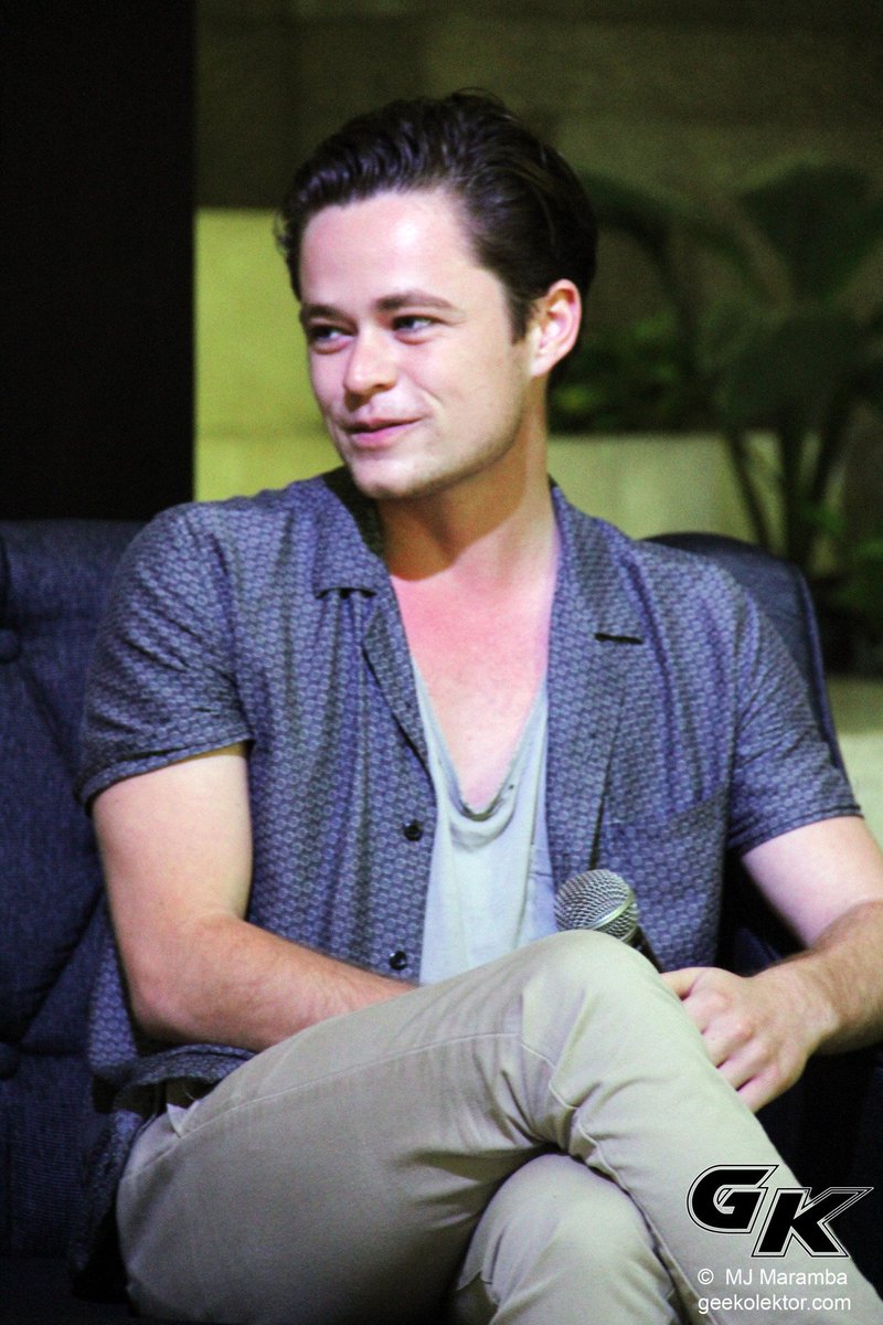 dailyharrisonbr's tweet image. [HQ] @GilbertsonReal dia 06 de Novembro no evento da National Book Store promovendo Fallen nas Filipinas. Via geekolektor