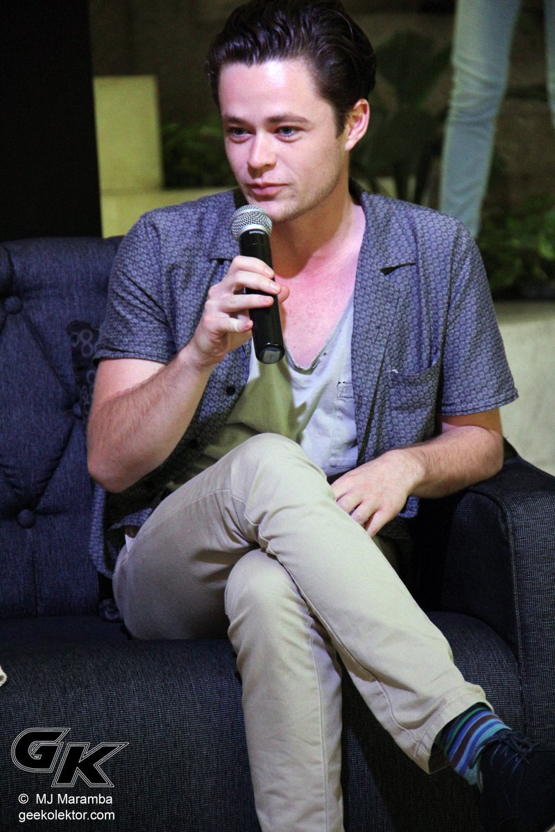 dailyharrisonbr's tweet image. [HQ] @GilbertsonReal dia 06 de Novembro no evento da National Book Store promovendo Fallen nas Filipinas. Via geekolektor.