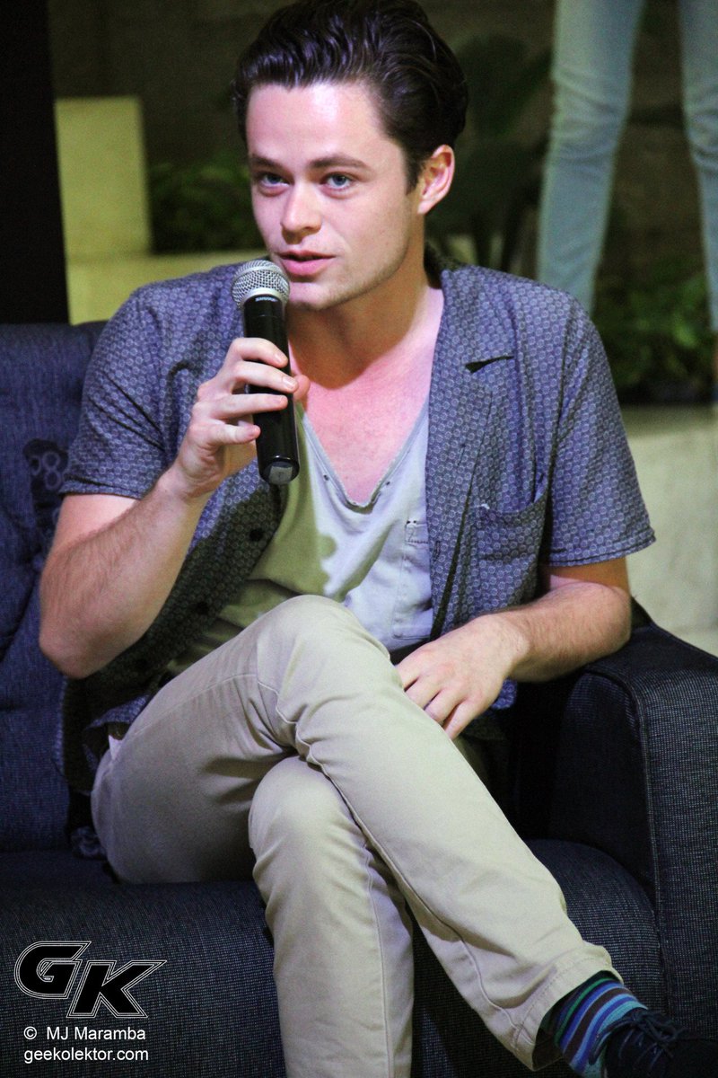 dailyharrisonbr's tweet image. [HQ] @GilbertsonReal dia 06 de Novembro no evento da National Book Store promovendo Fallen nas Filipinas. Via geekolektor.