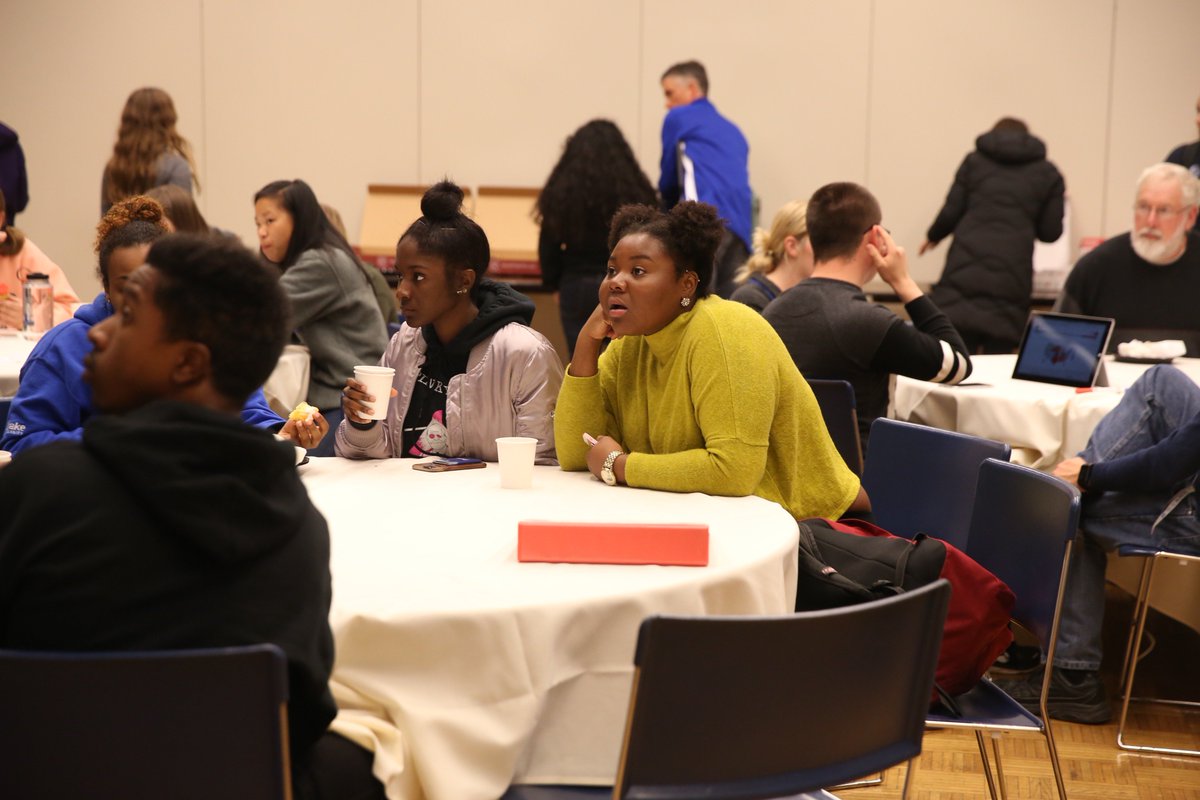 Drake University (DrakeUniversity) Twitter