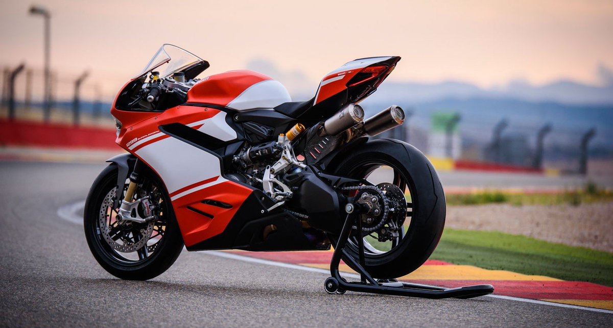 blackxperience's tweet photo. Ducati Superleggera 1299 Limited Edition bakal rilis nih BlackPals! #AutoNews

https://t.co/duEaxnDHKV https://t.co/piouUT2Ws4