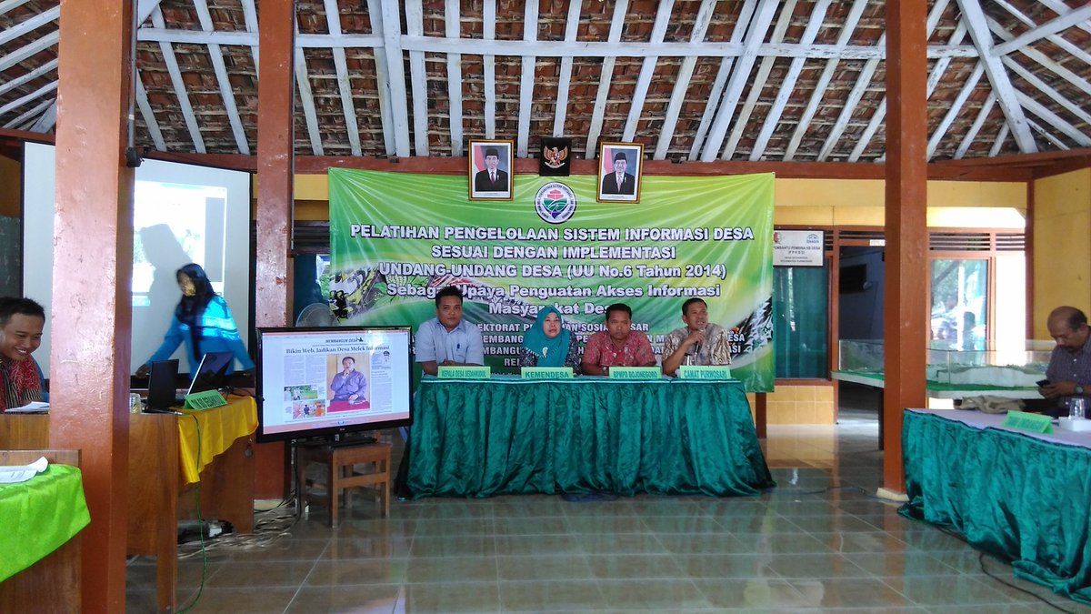 Sedahkidul's tweet photo. Sambutan Plt Camat Purwosari dalam Pengelolaan Sistem Informasi Desa bersama @KemenDesa di Sedahkidul - Bojonegoro #SedahkidulMendunia https://t.co/RtBAozs3xv