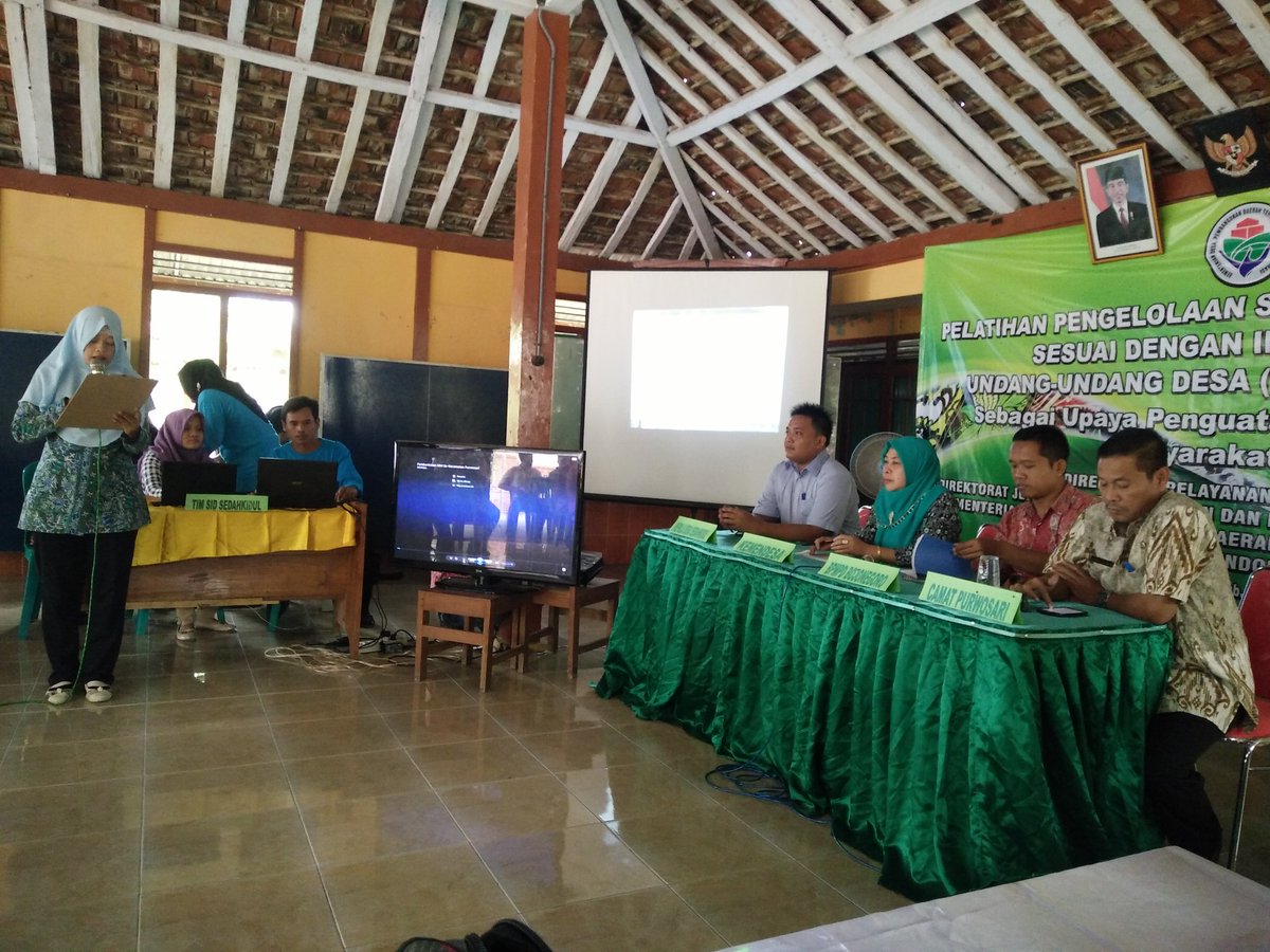 datinpsd2016's tweet photo. Mengantar sebuah proses pembelajaran Pemberdayaan Masyarakat Desa berbasis SID dn Keterbukaan Informasi Publik di @Sedahkidul #AyoBangunDesa https://t.co/ZavLBy78nN