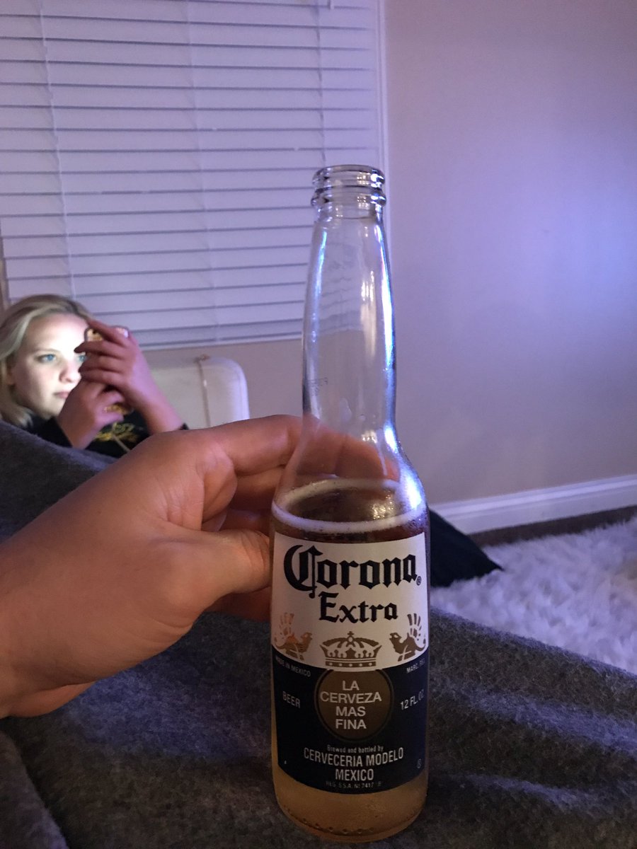 Andrewethomp's tweet photo. @carriebowling @SeniorDegen @heytesshey enjoying it while I can before the wall goes up https://t.co/s1IFTNVZbw