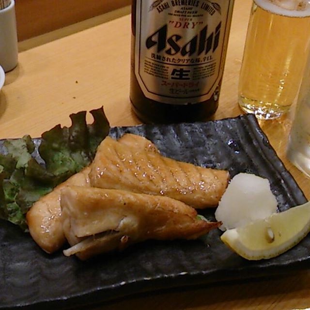 tcsmpooh's tweet photo. 壽司店的小酒菜。
#鮭魚
#鮭魚肚
#新橋 https://t.co/zgpbyDCrpS