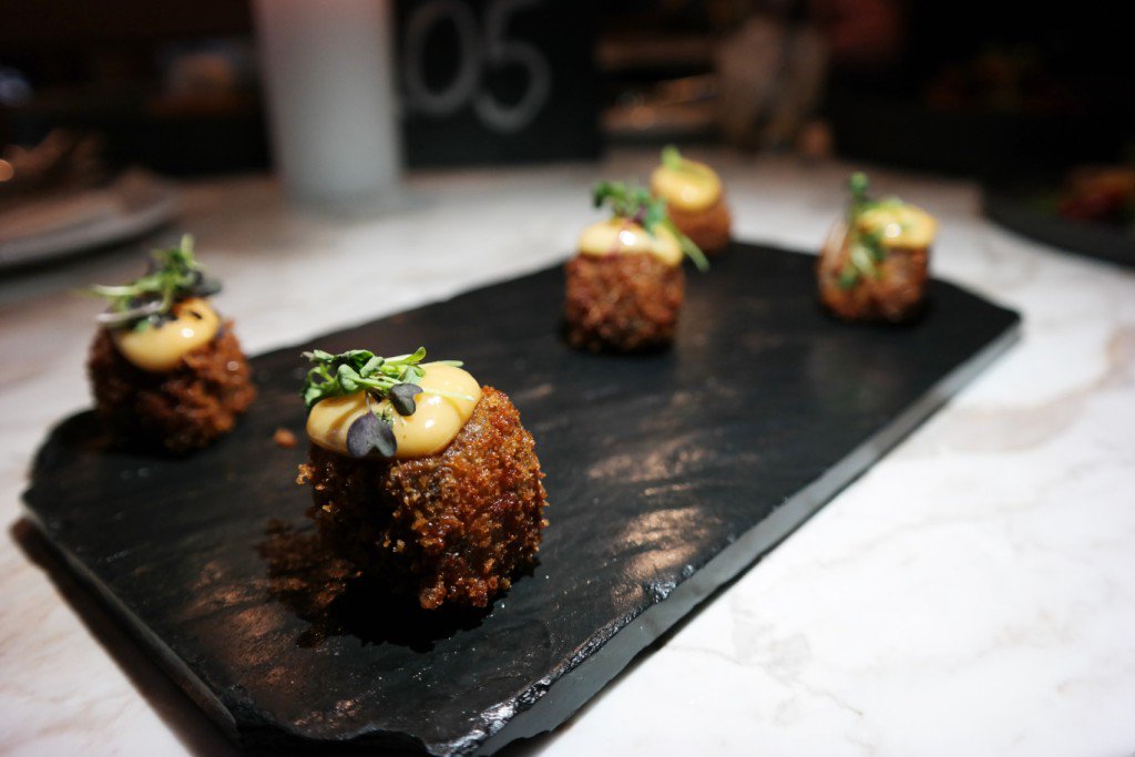 <a href="/martinsenekal1/">Martin Senekal</a> @MadisonAve_SA <a href="/LaParada_ZA/">La Parada</a> @HarbourHouseZA <a href="/thefoodbuzzSA/">thefoodbuzz capetown</a> review of CN La Parada &amp; Harbour House bit.ly/2eBYfoc