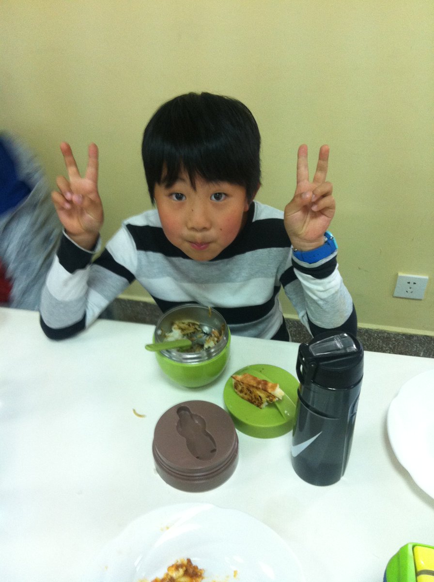KIAkunming's tweet photo. Lunch time!! #networknovember 2016 #KIAkunming #somanyyummychoices!  #gonutsfordonuts https://t.co/NrYq0ZAB9x