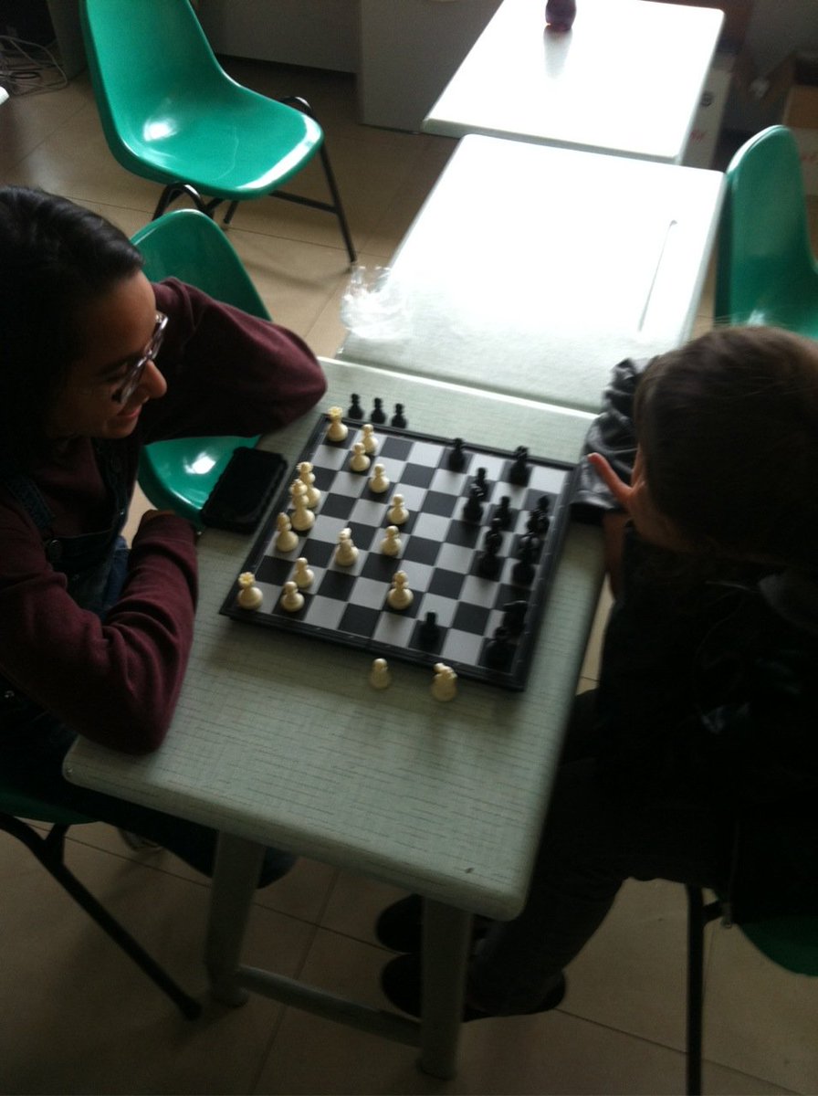 KIAkunming's tweet photo. The Natural Philosophy Society enjoying an intense game of chess. #networknovember #nicsschools #KIAkunming https://t.co/czaysj9yF9