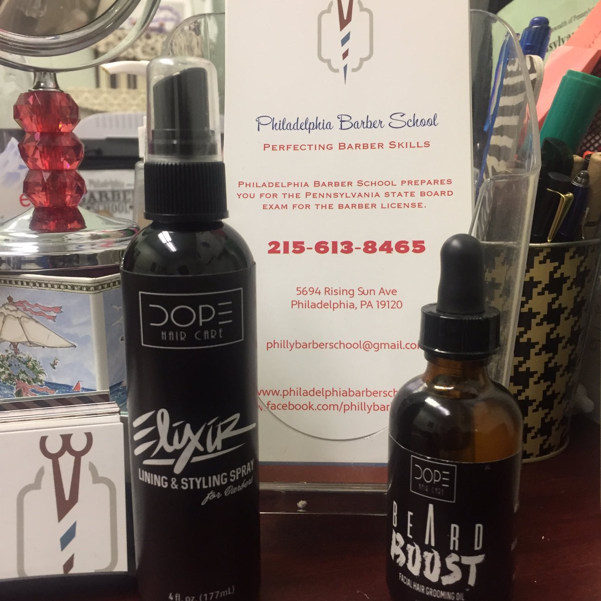 Nicole215's tweet photo. This is #DOPE #phillybarbers #phillystylist #stylistconnect #beardgang #barbersconnect #PhillyLove ❤️ https://t.co/G9ftvonPOp
