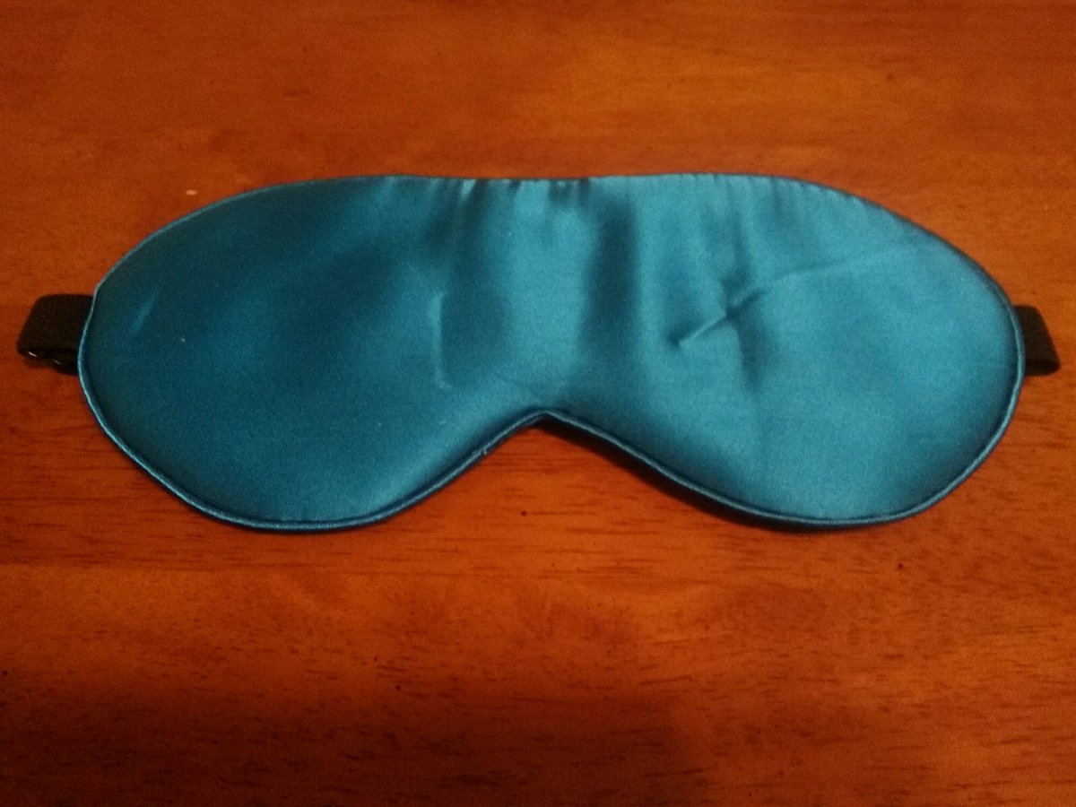 carley222's tweet photo. #ReviewForFree I love my new mulberry slik eye mask to help me sleep! It is so soft with a cushion pad #KarmaReviews https://t.co/lQKFaCJZmq https://t.co/8DqOjL0zg0