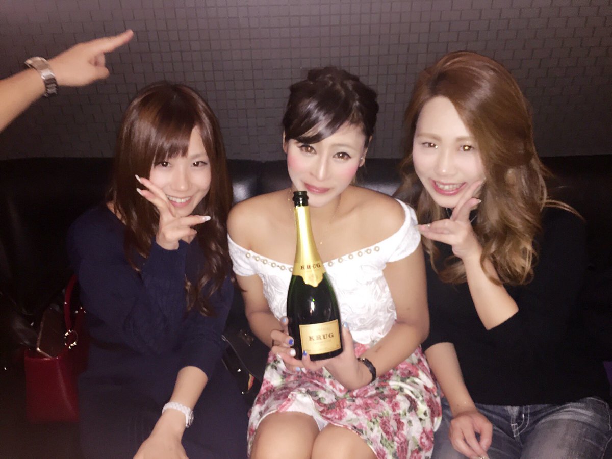 桜井野の花 キャバクラ女社長 京都の祇園から女の子が 遊びに来てくれたよーーーん はんなりしてるのかなと思ったら ギャグ線高くて負けそうだった 京都行きたいなー