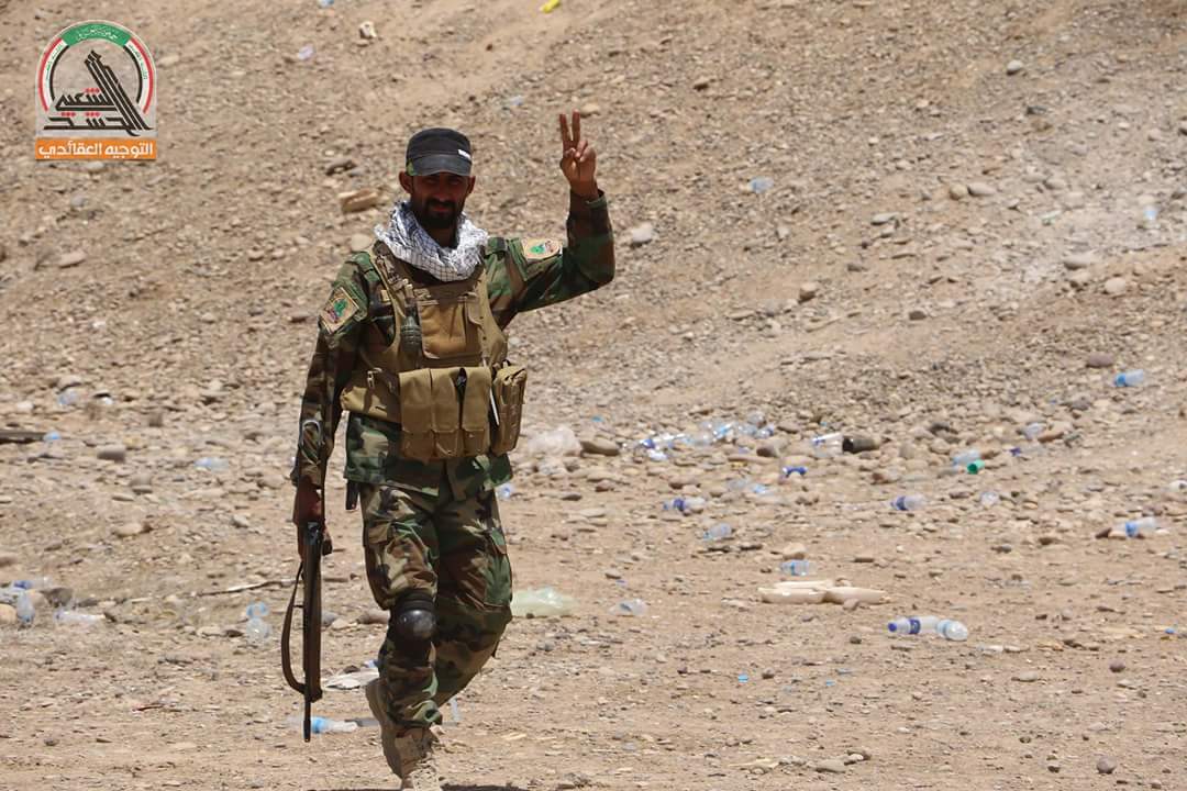 اصابعك تلك ✌️........
تعزف انغام الانتصار ، تلك الاشارة التي تجبرنا على اجلالك والانحناء لك .

 #قواتنا_فخرنا_وعزنا