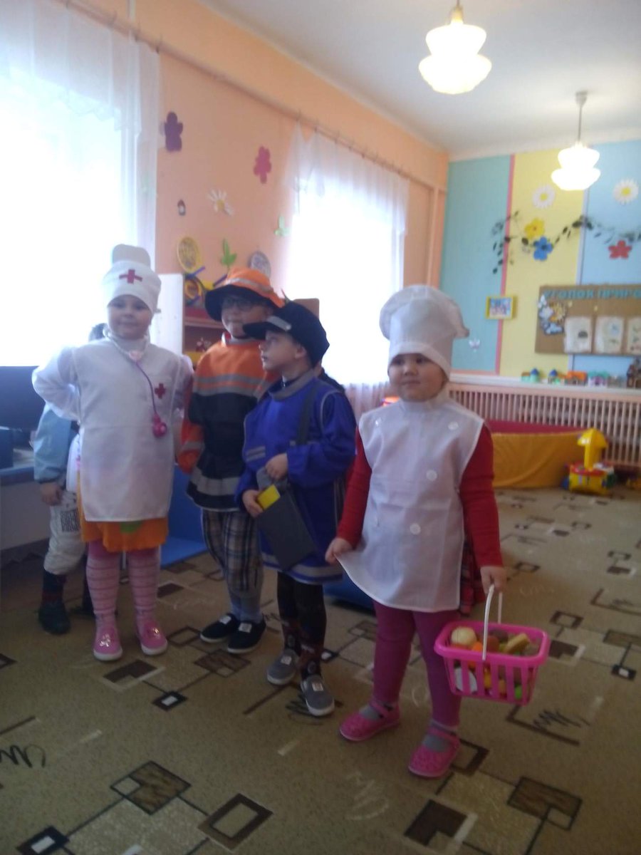 mdouprudischi's tweet photo. Ознакомление детей старшей разновозрастной группы с видами профессий и обыгрывание в виде сюжетно-ролевых игр. https://t.co/PsnUNC1tmz