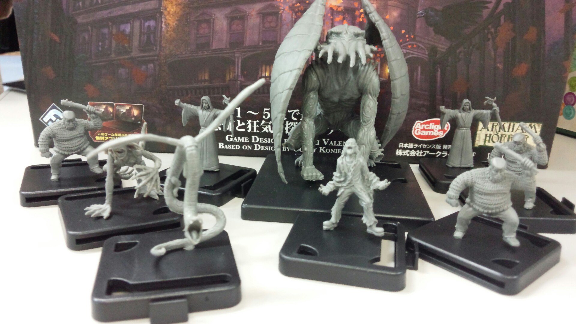 アークライトゲームズ マンション オブ マッドネス第2版 には 初版には入っていなかったフィギュアが盛りだくさんです アプリは現在デバッグ中ですが ちゃんと日本語化されますのでご安心ください 16年12月3日発売です アークライトゲームズ マンション オブ マッドネス第2版 には 初版には入っていなかったフィギュアが盛りだくさんです アプリは現在デバッグ中ですが ちゃんと日本語化されますのでご安心ください 16年12月3日発売です