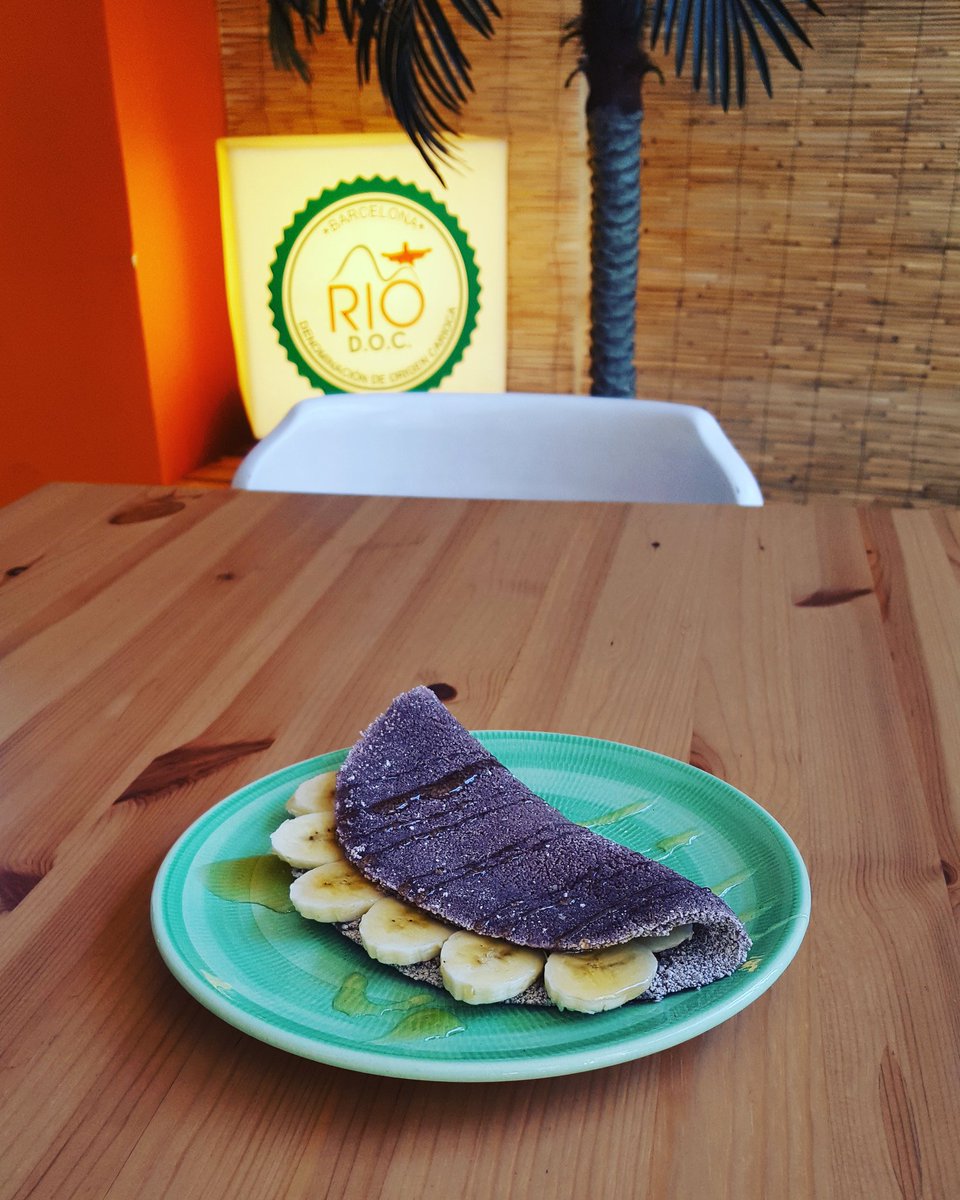 riodocbcn's tweet photo. Todo lo que has querido en un solo mordisco... Tapioca de açaí con platano y miel... #soloenrio #riodoc #acai #banana #singluten #glutenfree https://t.co/CCsQE3QESZ
