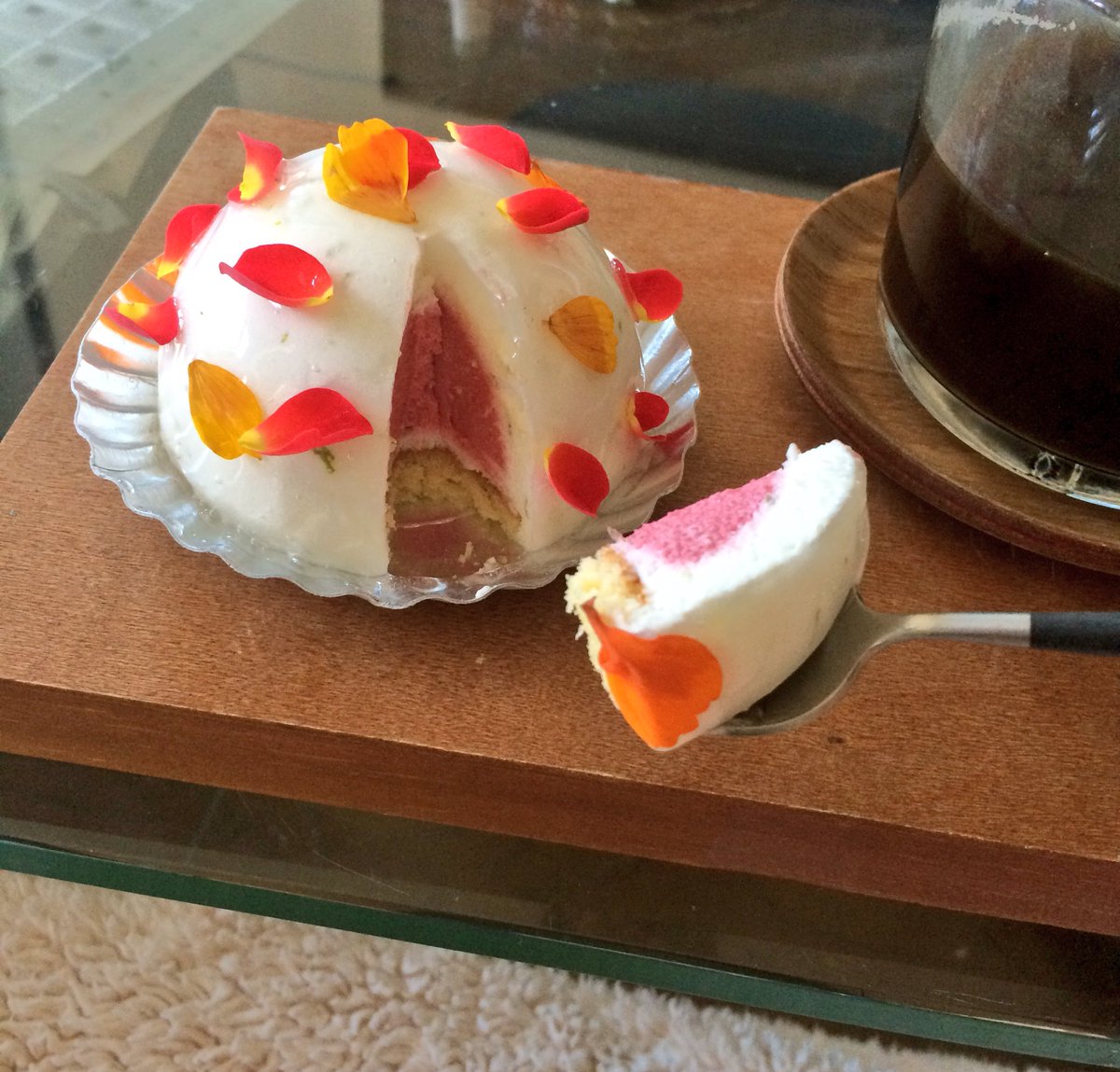 ねこうみさん たまには贅沢なお家カフェ 大好きなケーキ屋さんのケーキ このケーキは初めて買ったけど 手が込んでて美味しい ゚ ゚ ケーキの名前は ソフィー ラデュレ 出身のシェフのケーキ屋さん ラパージュ 北習志野 ねこうみさん たまには贅沢なお家カフェ 大好きなケーキ屋さんのケーキ このケーキは初めて買ったけど 手が込んでて美味しい ゚ ゚ ケーキの名前は ソフィー ラデュレ 出身のシェフのケーキ屋さん ラパージュ 北習志野