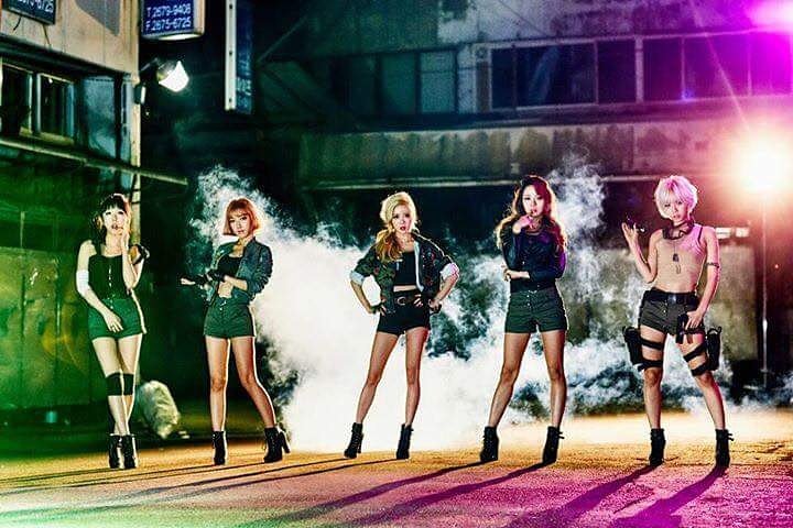 Bulldokdiary's tweet photo. Kconic Bulldok diary 

지금 불독은 osen 인터뷰 중♡
오늘의 이벤트도 다들 기대해주세요~

#어때요 #M/V #teaser
#SORA #GENIE #KIMI #SAY #HYEONGEUN https://t.co/LJECUevyyx https://t.co/anuMqxtTQV