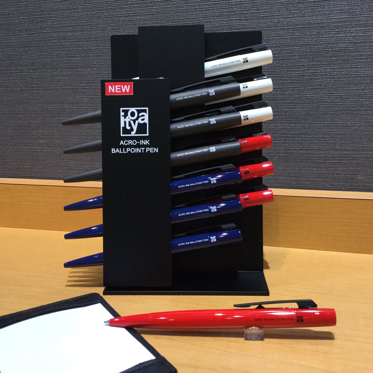 Itoya Topdrawer 東京ミッドタウン Twitterissa 有楽町店 本日より新発売 伊東屋オリジナル Itoya 110 Series アクロインキ ボールペンです パイロット社の低粘度油性インキ アクロインキ を搭載しており なめらか な書き心地です 使いやすさとデザイン性 Itoya Topdrawer 東京ミッドタウン Twitterissa 有楽町店 本日より新発売 伊東屋オリジナル Itoya 110 Series アクロインキ ボールペンです パイロット社の低粘度油性インキ アクロインキ を搭載しており なめらか な書き心地です 使いやすさとデザイン性