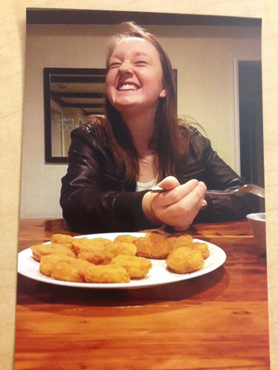 marzzzy22's tweet photo. 11/8/16
I'm thankful for CHICKEN NUGGETS!!! I'm also thankful I haven't turned into one yet... it's concern because I eat so many of them! https://t.co/wrzktDAiXV