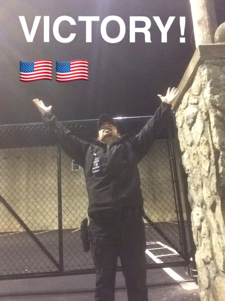 LibertyDefCon's tweet photo. Today is YUGE day.  #ElectionDay #election2016 #trump #donttreadonme #molonlabe https://t.co/Cfcp2dJoNU