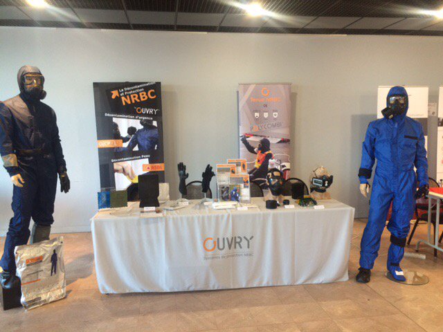 Ouvry_NRBCe's tweet photo. #JNISP 2016 #NRBC. #polycombi, sa version instruction #masque O'C50, gant de deconta DECPOL https://t.co/yeQ4aLJlf4