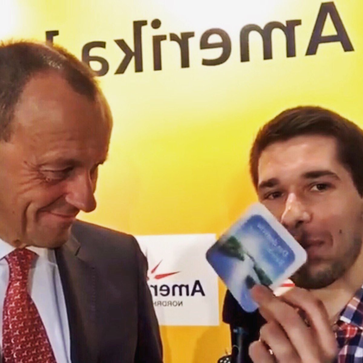 VassiliGolod's tweet photo. Friedrich Merz kann trotz Trump noch über Bierdeckel schmunzeln. #USwahl16 #ElectionBreakfast https://t.co/8qnLXxpOgd