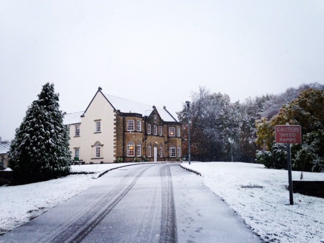HatfeildHall's tweet photo. Hatfeild Hall the ideal venue for your conferences and venues even on a snowy November day!

#snow #evolvingwakefield #worldclasswakey https://t.co/y55qiRSvoO