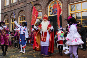Sinterklaas in de lift degordykster.nl/sinterklaas-in…