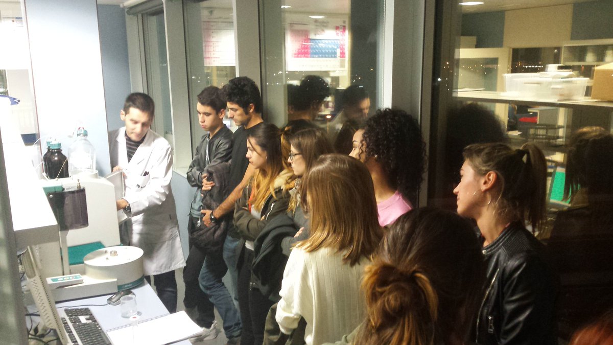 TorreVicens's tweet photo. Amb l'alumnat del CFGS Laboratori clínic i biomèdic hem visitat #ilersap,Voleu saber què és un cromatògraf iònic,de gasos, un espectròmetre? https://t.co/Ef70d1GGmA