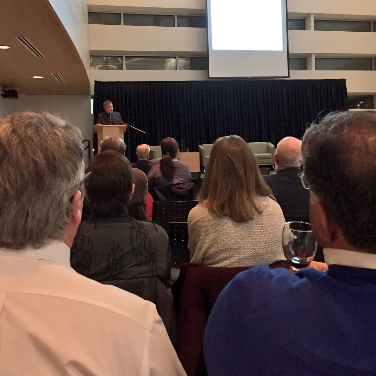 TelferResearch's tweet photo. Dr Mouttham presenting clinical operations management model #THTEx @Telfer_uOttawa @hopitalmontfort https://t.co/rQF1RlTU4g