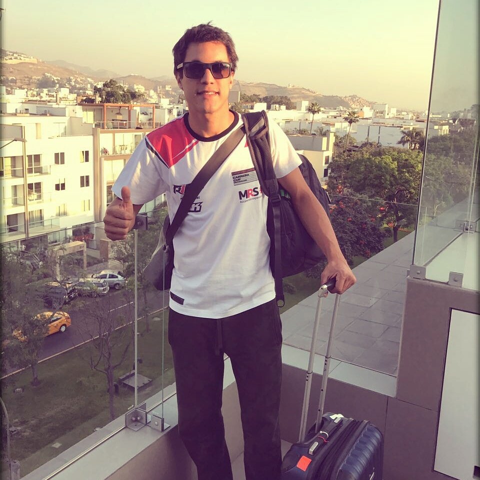 ricardoriflo's tweet photo. Ya camino al aeropuerto para un viaje largo a #Stuttgart, para la cena de premiación en el Museo de @PorscheRaces  #vivaelperu #R1FLO 🇵🇪 https://t.co/LHLzKTDh5x