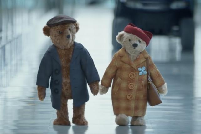 Heathrow Airport joins the Viral Video Chart with unbearably cute bears' arrival bit.ly/2fSyHqY