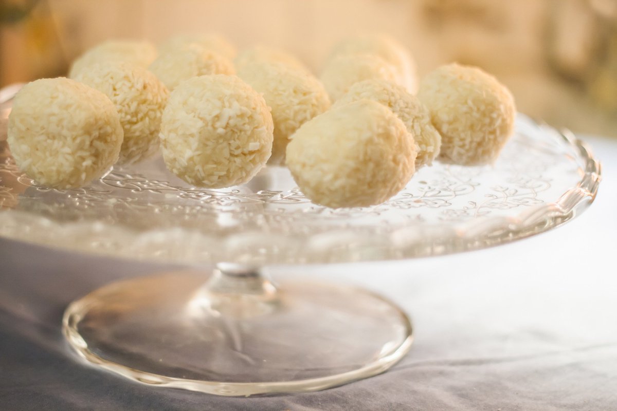LeahGallimore's tweet photo. Lemon Coconut Chia Protein Balls https://t.co/XzN6QiHYGC https://t.co/0V81dd5pz2