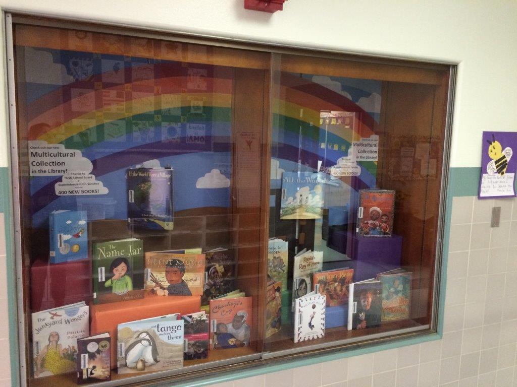 JunkoSakoi's tweet photo. thanks for beautiful cross-cultural literature display in tucson unified school district :) https://t.co/MwrmJdlLOl