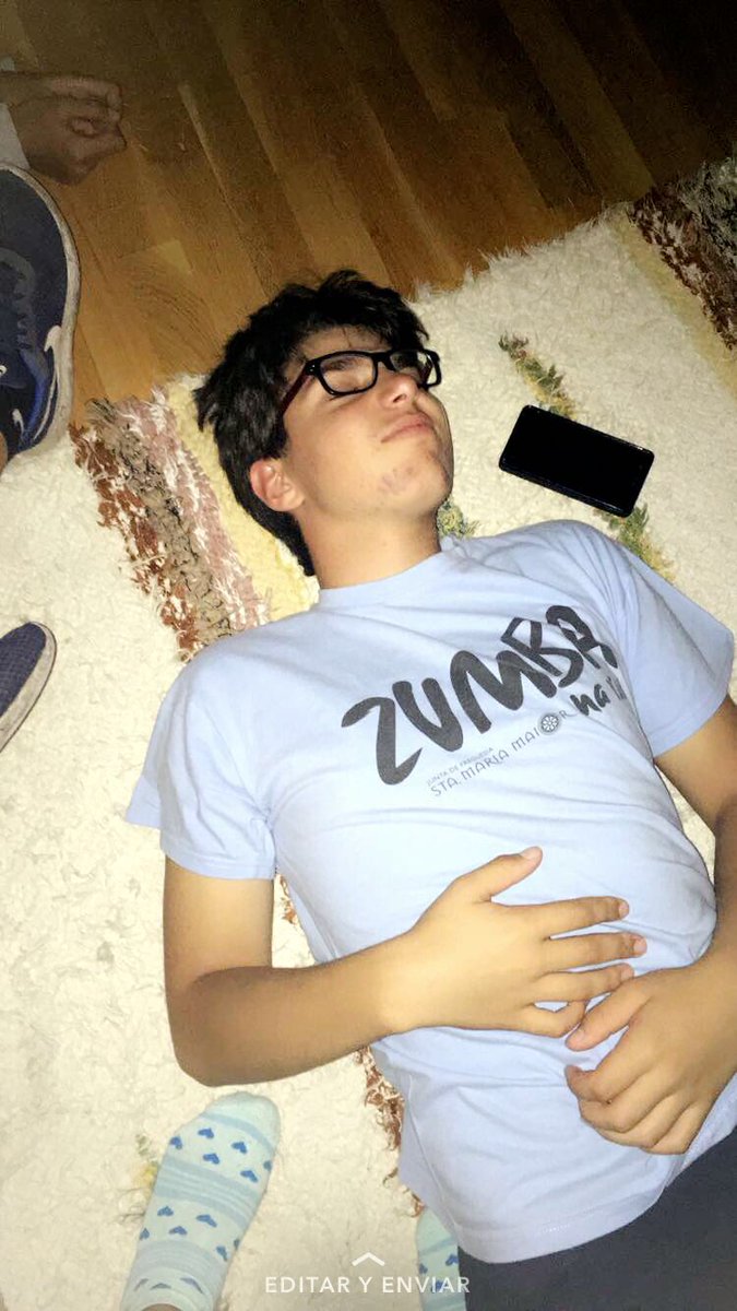 susaanax's tweet photo. Felicidades beibi, disfruta y duerme bienππ@jaime_ewewe #voyamorireldiademicumple #peromerecelapena #telooof https://t.co/vwQKv6zW6J
