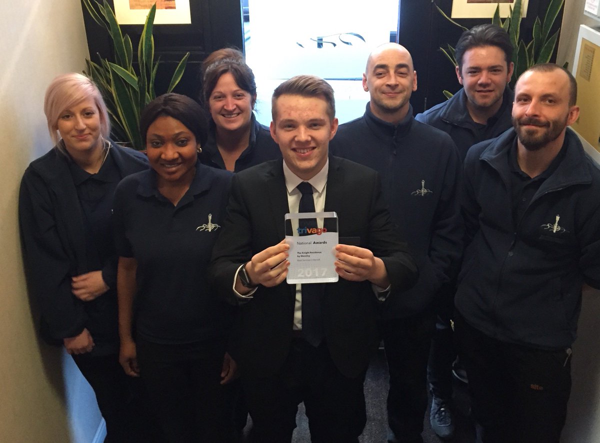 Some of the team receiving our #trivagoAwards2017 award for best customer service in the U.K.