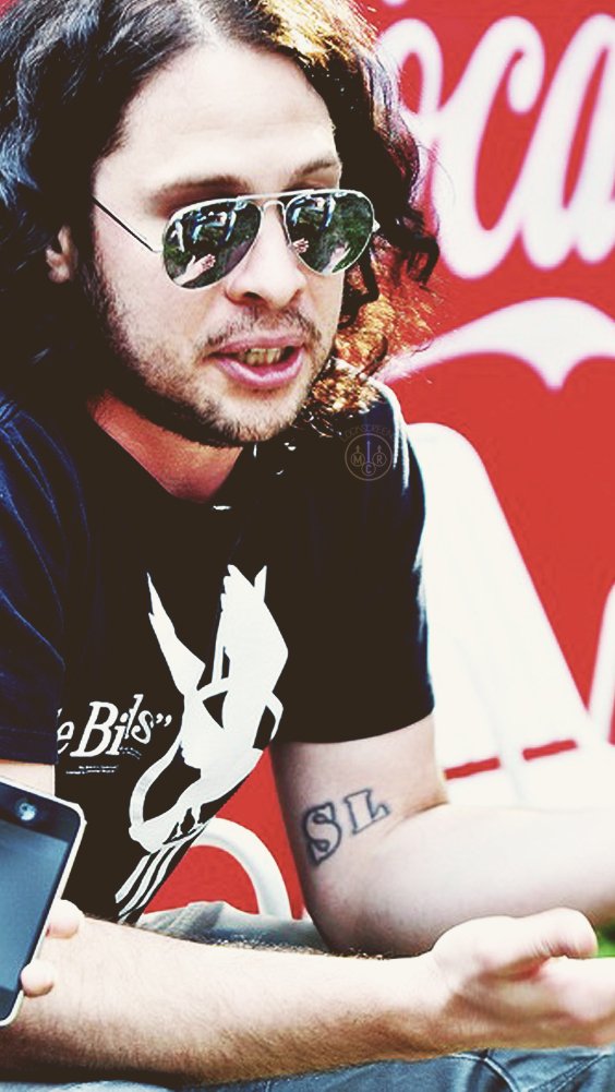 mcrlockscreen's tweet image. ⌇ Ray Toro
⌇ Color | B&amp;amp;W
⌇ RT if you save