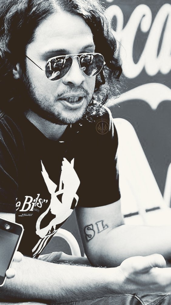mcrlockscreen's tweet image. ⌇ Ray Toro
⌇ Color | B&amp;amp;W
⌇ RT if you save