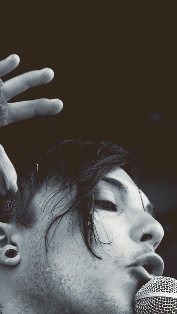 mcrlockscreen's tweet image. ⌇ Frank Iero
⌇ Color | B&amp;amp;W
⌇ RT if you save