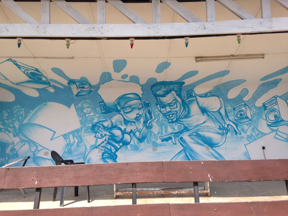 yoyotinz's tweet photo. The graffiti crew did some more work today.Visuals are gradually coming out. Work continues morrow-2pm  #AccraHHweek https://t.co/33ZP8lLKnB