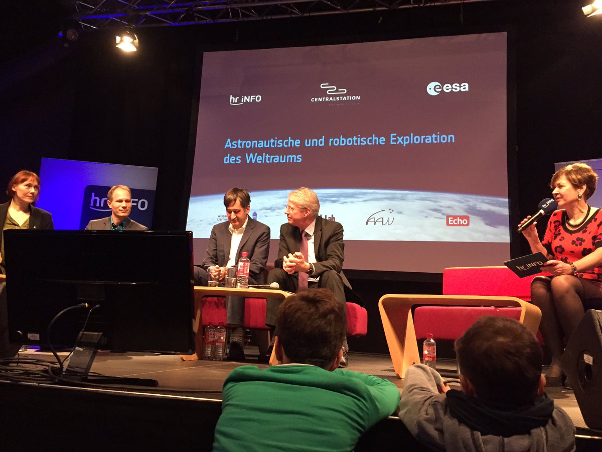 connespace's tweet image. @meertext, @Schpace, @go_for_launch und Thomas Reiter auf der Bühne